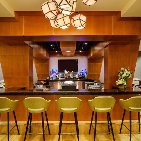 Courtyard By Marriott Boston Logan Airport Hotell Exteriör bild