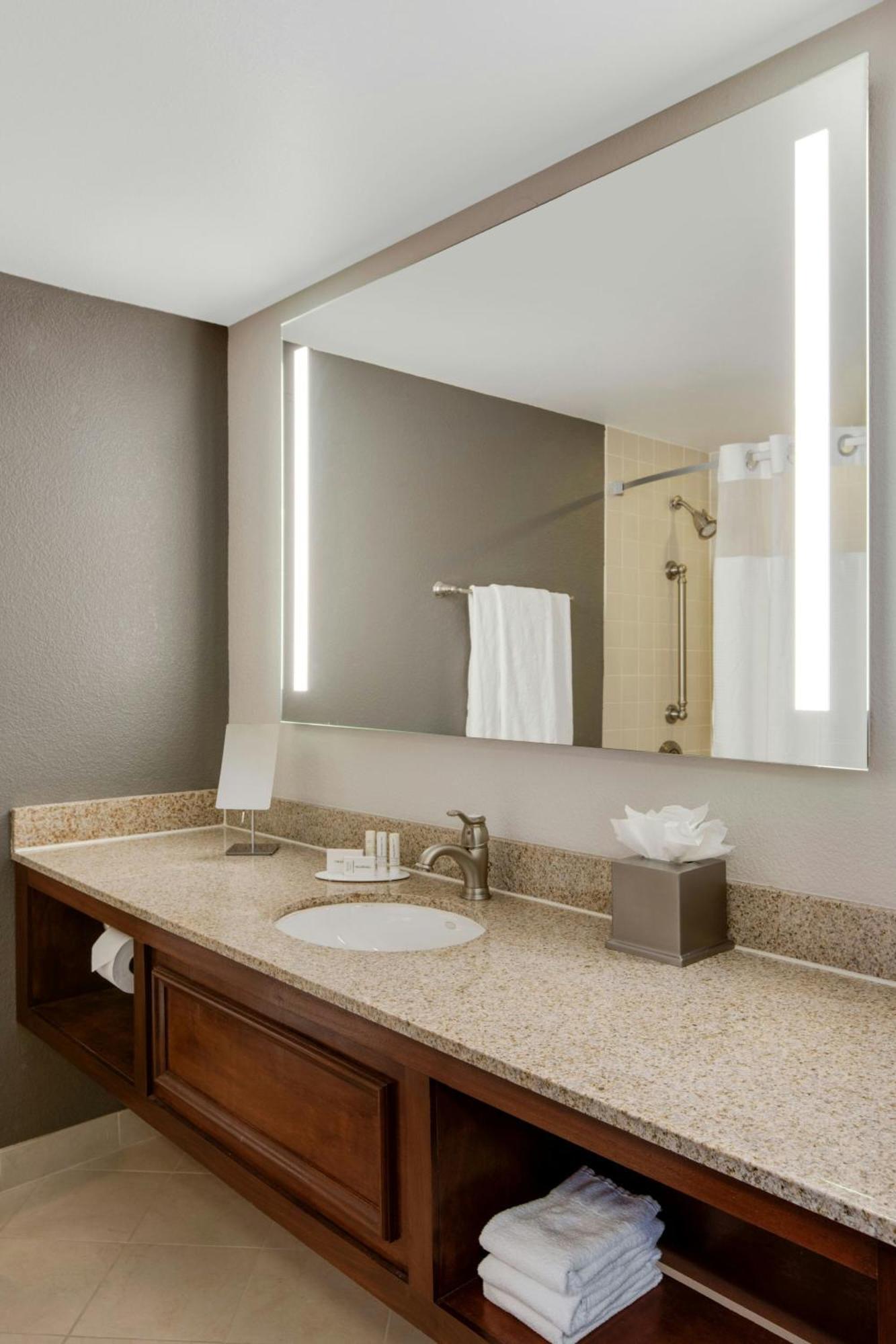 Courtyard By Marriott Boston Logan Airport Hotell Exteriör bild