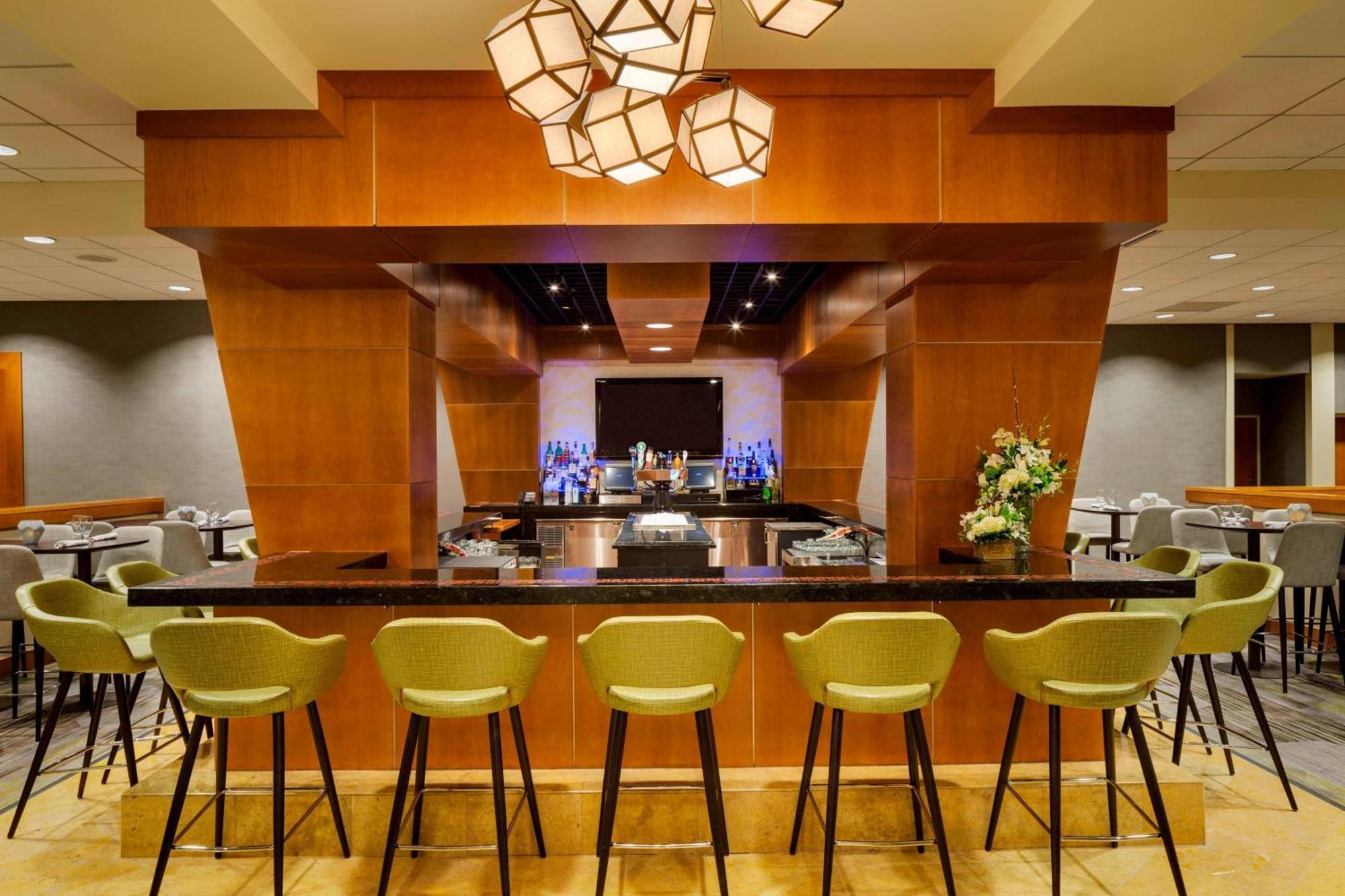 Courtyard By Marriott Boston Logan Airport Hotell Exteriör bild