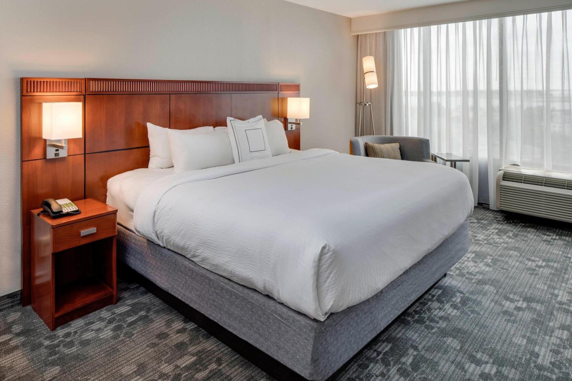 Courtyard By Marriott Boston Logan Airport Hotell Exteriör bild