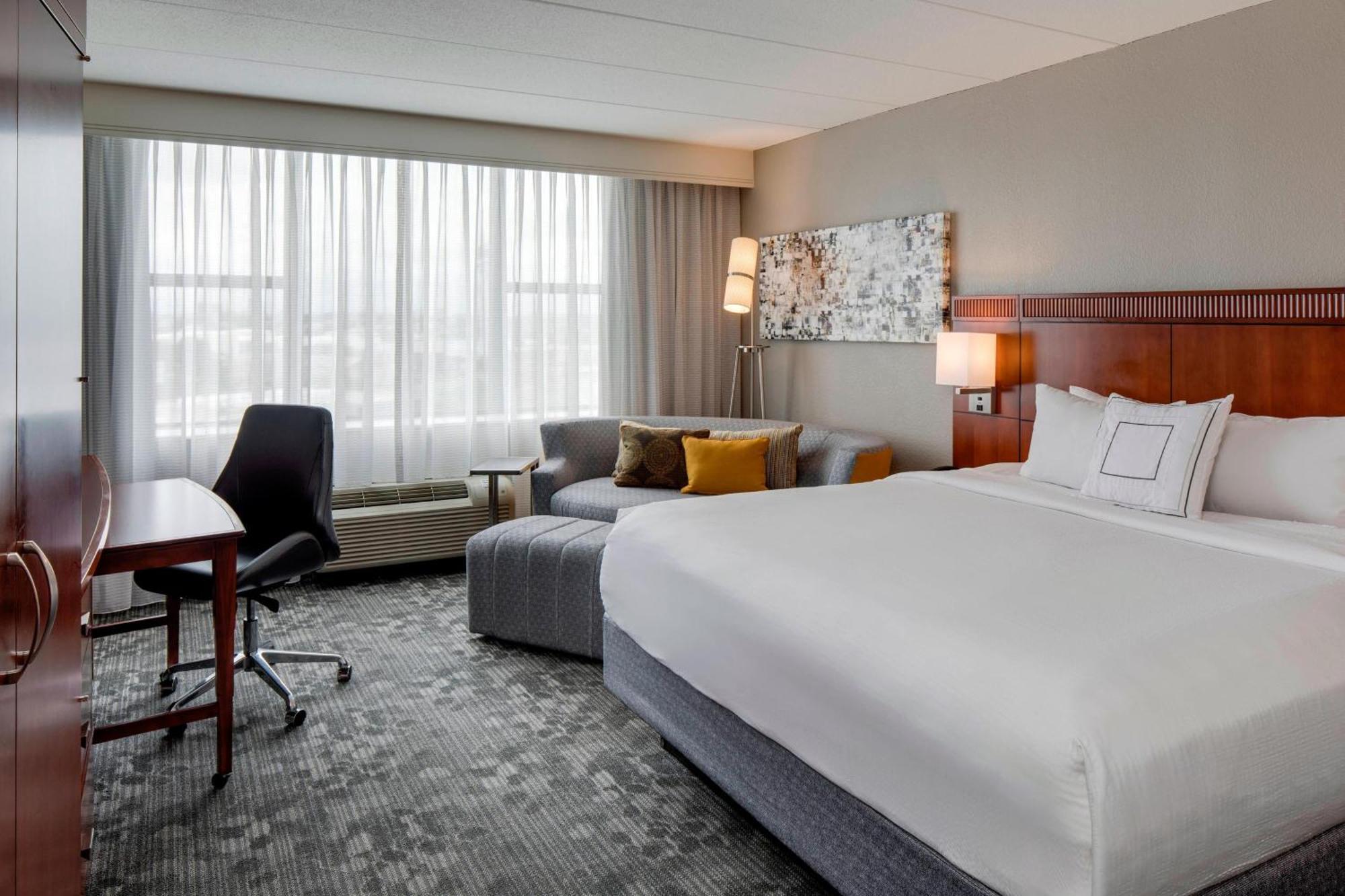 Courtyard By Marriott Boston Logan Airport Hotell Exteriör bild