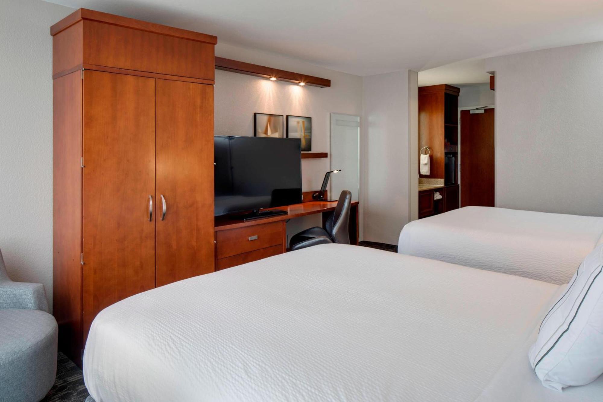 Courtyard By Marriott Boston Logan Airport Hotell Exteriör bild