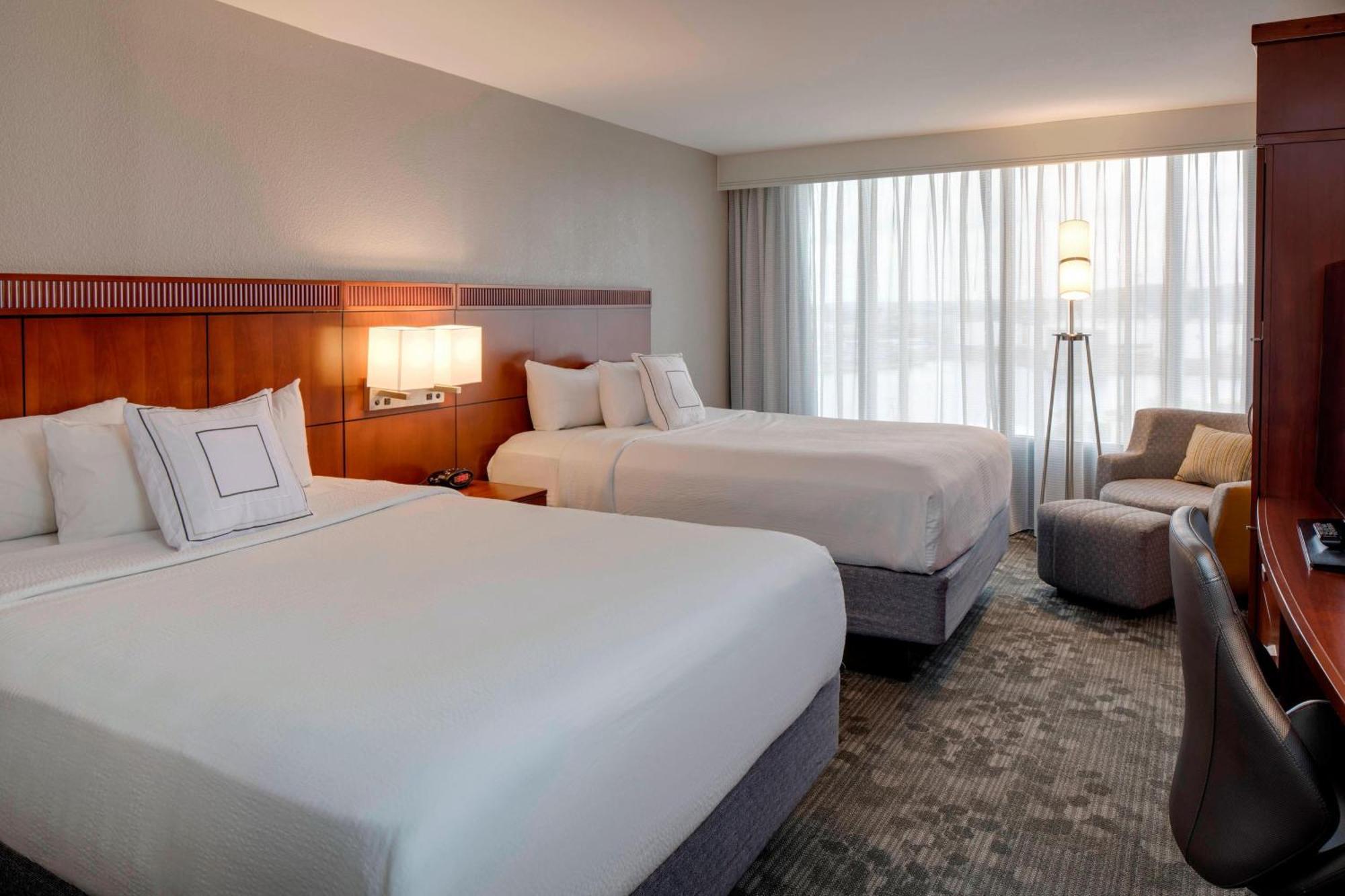 Courtyard By Marriott Boston Logan Airport Hotell Exteriör bild