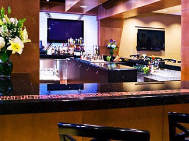 Courtyard By Marriott Boston Logan Airport Hotell Exteriör bild