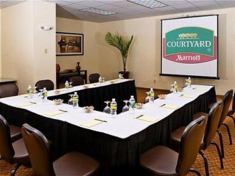 Courtyard By Marriott Boston Logan Airport Hotell Exteriör bild