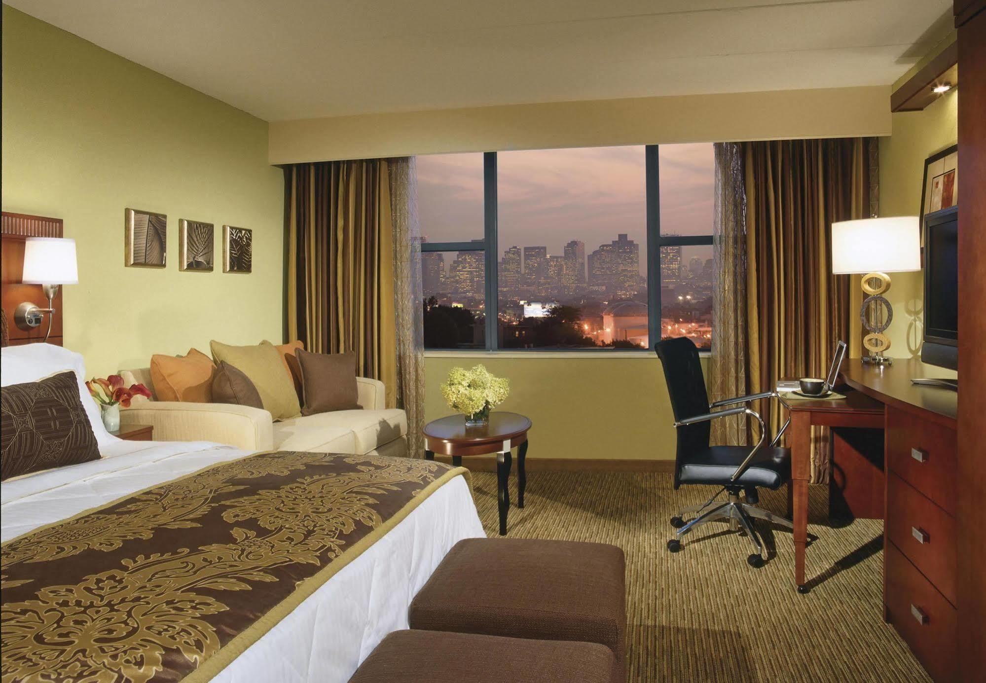 Courtyard By Marriott Boston Logan Airport Hotell Exteriör bild