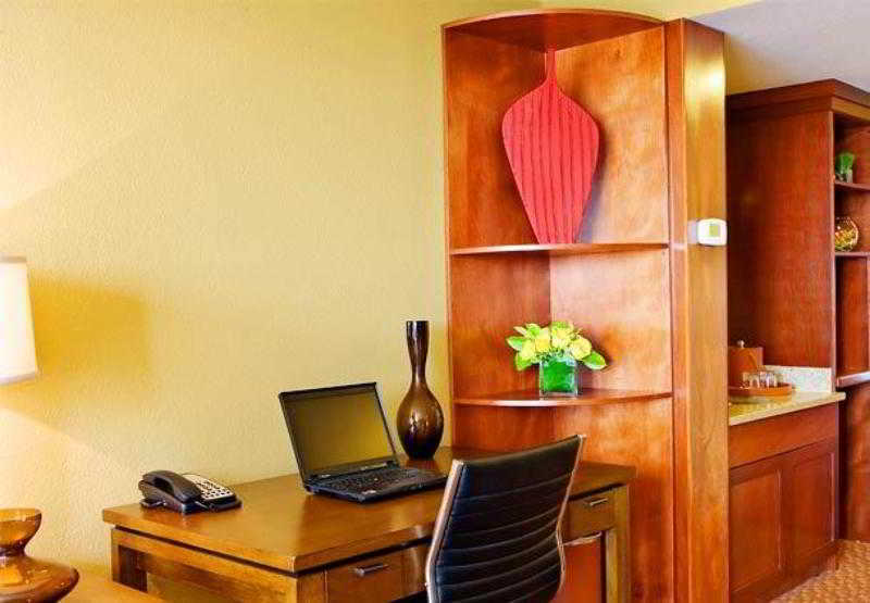 Courtyard By Marriott Boston Logan Airport Hotell Exteriör bild